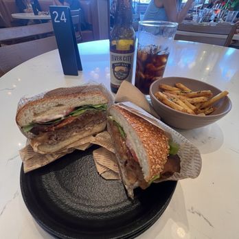 Roam Artisan Burgers - Burgers Near Me - Corte Madera, California