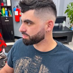 Exclusive Corner Barbershop - Mohawk fade
Barber: Alex Senisario