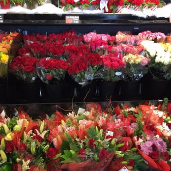Ralphs - Nice flowers here - Grocery Near Me - Manhattan Beach, California