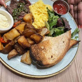 Dolly's - Steak & Eggs* - Cocktail Bars Near Me - New York, New York