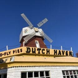 Dutch Haven Shoo-Fly Pie Bakery