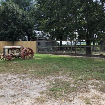 Brookdale Fruit Farm Stand - Chicken coop - Fruits & Veggies Near Me - Hollis, New Hampshire