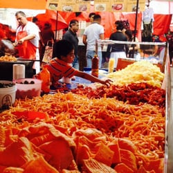 Tianguis de la San Felipe - Chicharrones a $10, $20, $30, $40