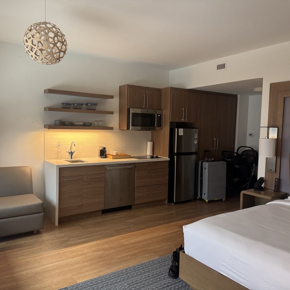Element by Marriott Atlanta Midtown - Kitchen area - Hotels Near Me - Atlanta, Georgia Element by Marriott Atlanta Midtown - Kitchen area - Hotels Near Me - Atlanta, Georgia