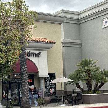 It's Boba Time - Simi Valley - Outdoor is great to hang out with friends and drink boba! - Bubble Tea Near Me - Simi Valley, California It's Boba Time - Simi Valley - Outdoor is great to hang out with friends and drink boba! - Bubble Tea Near Me - Simi Valley, California