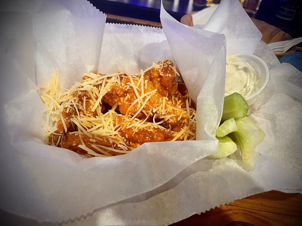 LEFTY’S WINGS AND GRILL Updated June 2024 110 Photos & 173 Reviews