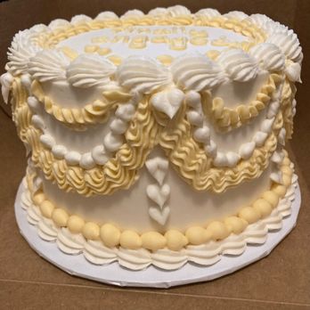BKLYN Cake Studio - We specialize in vintage Victorian style buttercream cakes. - Cupcakes Near Me - Brooklyn, New York