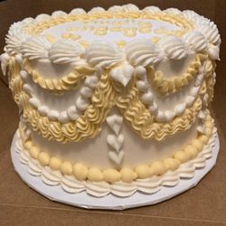 BKLYN Cake Studio - We specialize in vintage Victorian style buttercream cakes.