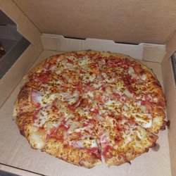 Hoptown Pizza & Wings - The pizzas were very good. We ordered and meat, Hawaiian and pepperoni
