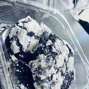 Cafe 86 - Close up of ube crinkles - Desserts Near Me - Glendale, California