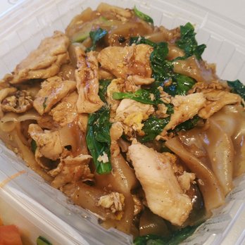 Centre Thai Bistro - Pad see ew - Thai Near Me - East Rockaway, New York