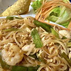 Sweet Angel - Lunch: Chick/Shrimp Pad Thai ginger salad and appetizer
