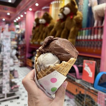 Sloan's - Los Angeles - Ice Cream & Frozen Yogurt Near Me - Los Angeles, California Sloan's - Los Angeles - Ice Cream & Frozen Yogurt Near Me - Los Angeles, California