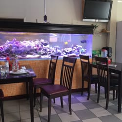 Phoenix Diner - Large salt water aquarium. Nice!