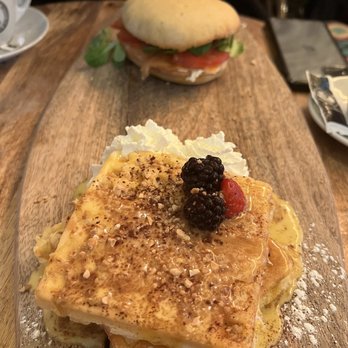 La Cacharrería - Nordico bocadillo and mascarpone gofre (waffle) - Desserts Near Me - Seville, SE