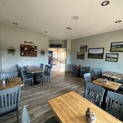 -14 Below Ice Cream Company & Cafe