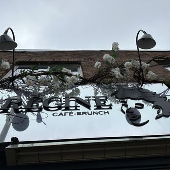 Régine Café - the sign of the restaurant - Breakfast & Brunch Near Me - Montreal, Quebec Régine Café - the sign of the restaurant - Breakfast & Brunch Near Me - Montreal, Quebec