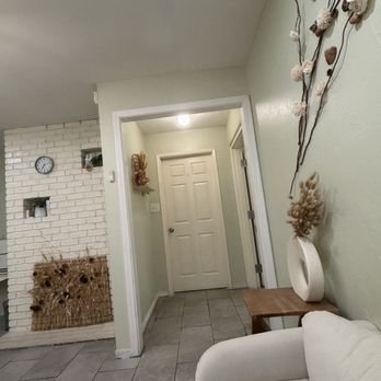 Clevenate Scalp Oasis - Waiting area - Day Spas Near Me - Elk Grove, California Clevenate Scalp Oasis - Waiting area - Day Spas Near Me - Elk Grove, California