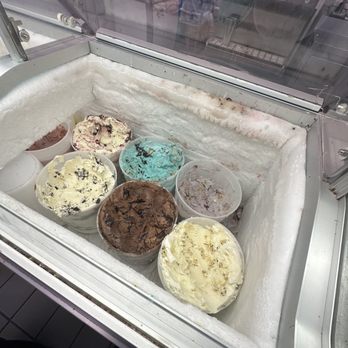 Snowflake Ice Cream Shoppe - Ice Cream & Frozen Yogurt Near Me - Riverhead, New York