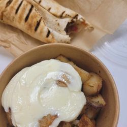 Basha - Potatoes with garlic sauce, shawarma