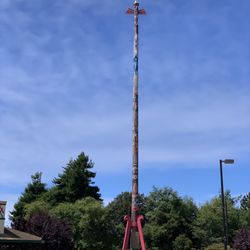McKinleyville Shopping Center - World's largest totem pole.