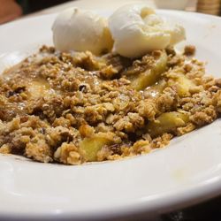 Ted's Montana Grill - Seasonal dessert - Baked Apple Crisp ($9.50)