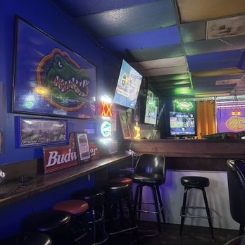 Thirsty Gator - Inside restaurant - Dive Bars Near Me - Winter Park, Florida
