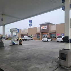 ARCO - Entry to gas and store