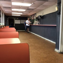 Ball's Fried Chick-N - Most people seemed to be getting takeout but there are tables available.