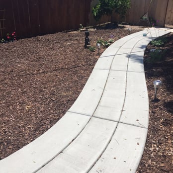 David Lozoya Concrete - a curved walkway in a backyard - General Contractors Near Me - Santee, California