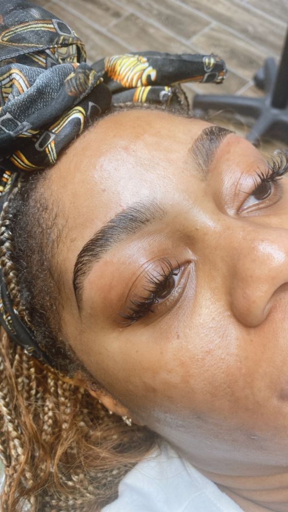 Prettybuggs Brow Studio Logo