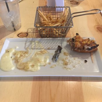 Farm Table - Finished truffle burger - Breakfast & Brunch Near Me - Van Nuys, California