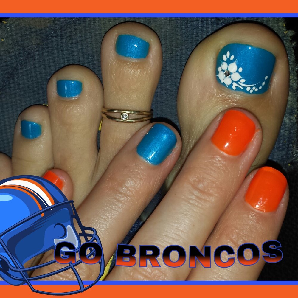 Smiley Nails - Classic flower nail art. - Nail Salons Near Me - Honolulu, Hawaii Smiley Nails - Classic flower nail art. - Nail Salons Near Me - Honolulu, Hawaii