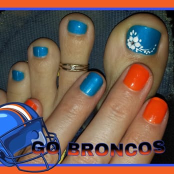 Smiley Nails - Classic flower nail art. - Nail Salons Near Me - Honolulu, Hawaii