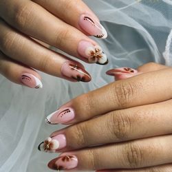 Glow Nail Bar
