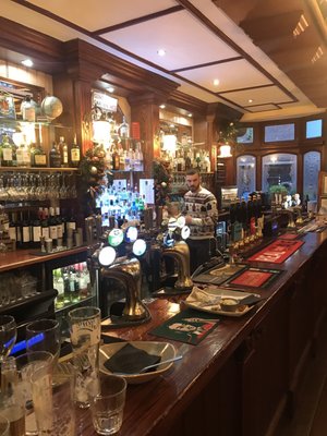 Crown & Anchor by null
