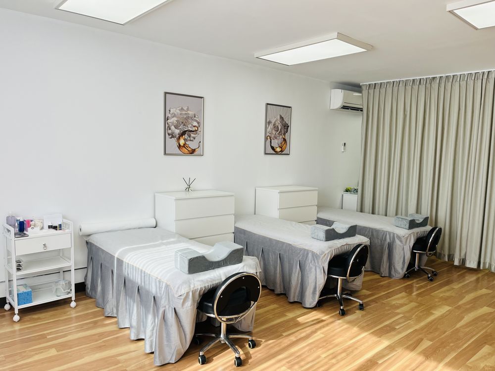 Elly's Lash Boutique Logo