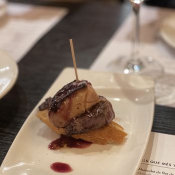 Vinitus - Sirloin with foie gras - Tapas Bars Near Me - Barcelona, B