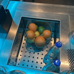 Loden Bar&Lounge - A recent DailyMail article said for bar customers not to touch the fruit garnish!