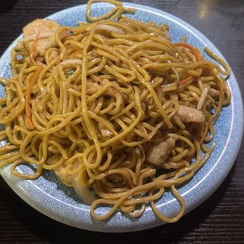 Mr Noodle and Ms Dumpling - Chicken Lo Mein - Asian Fusion Near Me - Syracuse, New York Mr Noodle and Ms Dumpling - Chicken Lo Mein - Asian Fusion Near Me - Syracuse, New York