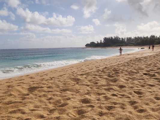 Tunnels Beach by null