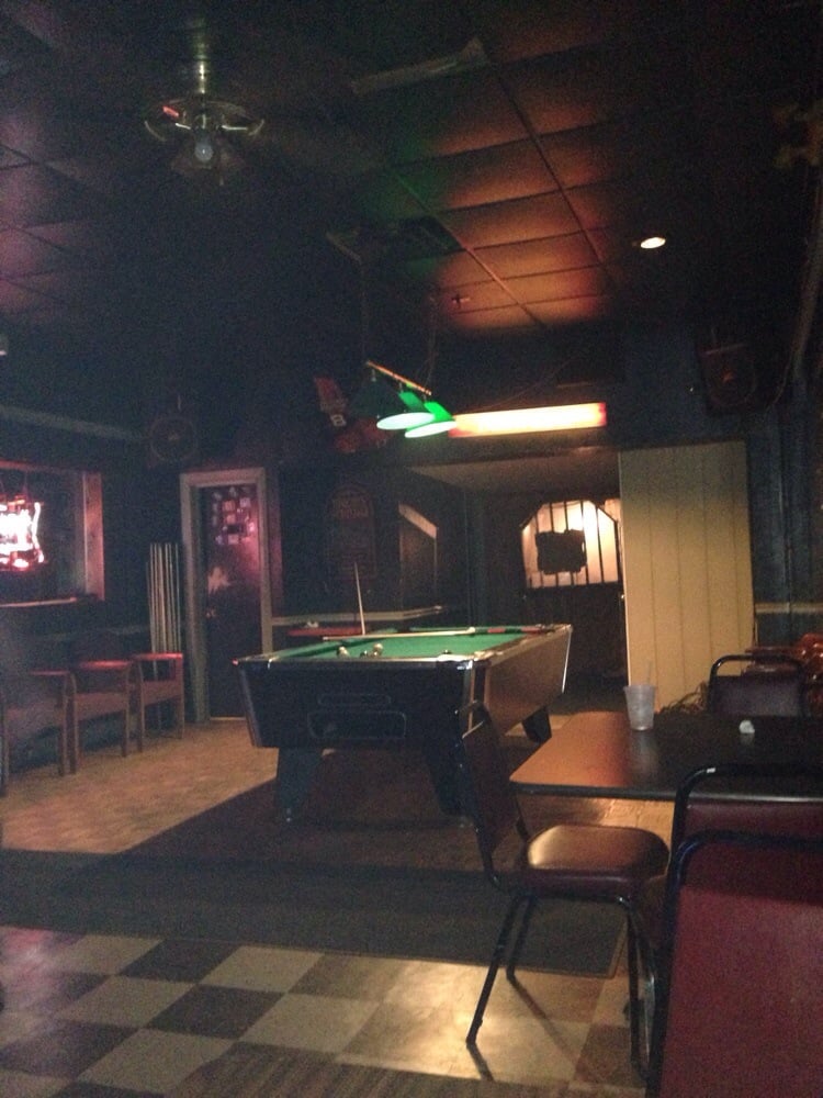 JOHNNY D’S BAR & GRILL Updated August 2024 960 E Maple St