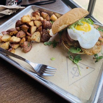 Tout Suite - BLT Sandwich side of Breakfast Potatoes - Cafes Near Me - Houston, Texas