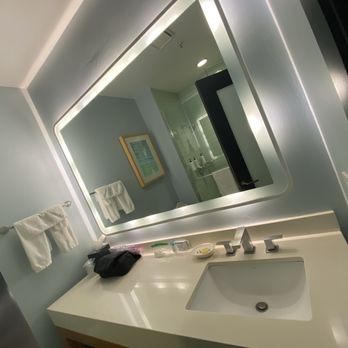 Catalina Canyon Inn - Bathroom sink - Hotels Near Me - Avalon, California Catalina Canyon Inn - Bathroom sink - Hotels Near Me - Avalon, California