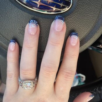 La Vie Nails - Colored French tip with nail art. The art turned out fine but took about 45 min to do this simple design (so I don't get art often) - Nail Salons Near Me - Lake Oswego, Oregon