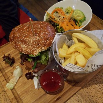 Le Cercle des Voyageurs - Texas Burger - Bars Near Me - Brussels, BRU Le Cercle des Voyageurs - Texas Burger - Bars Near Me - Brussels, BRU