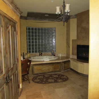 Adobe Grand Villas - Looking at the jacuzzi tub in the Antiquities Suite - Bed & Breakfast Near Me - Sedona, Arizona Adobe Grand Villas - Looking at the jacuzzi tub in the Antiquities Suite - Bed & Breakfast Near Me - Sedona, Arizona