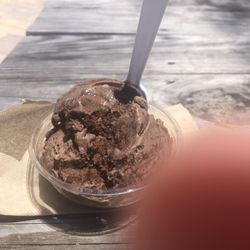 Big Scoop Ice Cream - Chocolate fudge brownie