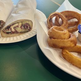 Pastrami sandwich and onion rings Pastrami sandwich and onion rings