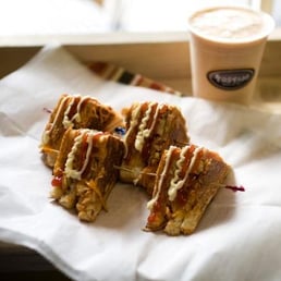 Batida y sandwich. MMMM. Batida y sandwich. MMMM.